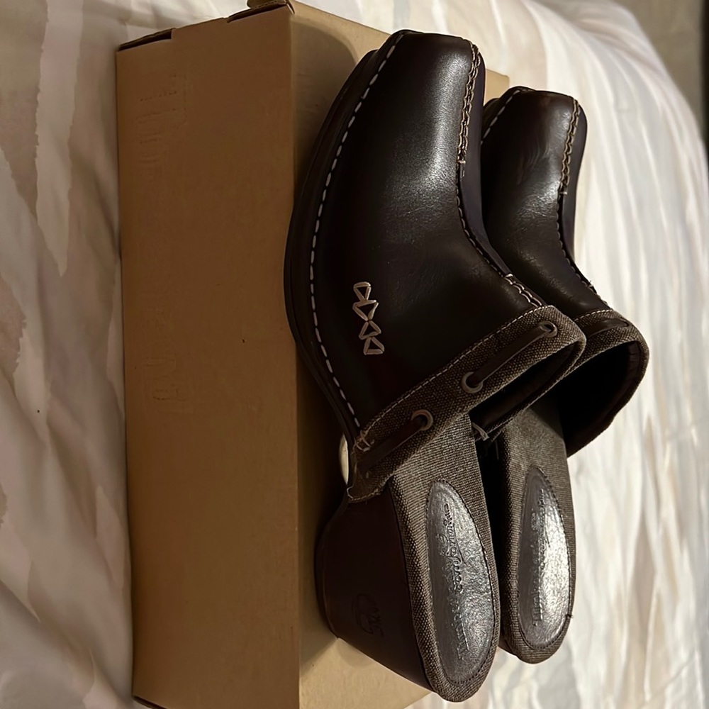 Timberland womens shoes size 7.5.  Brown clogs.